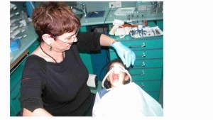 דר מלכה אשכנזי - מומחית בטיפול שיניים לילדים